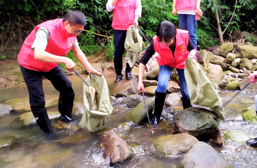 5.27����Ϊ���ᳫ��������Ȼ��г������������������ĵ�֧���������ʫ��������֧����չ���������֯���굳Ա��Ը��ǰ������������������ӵ���������� ( (5)